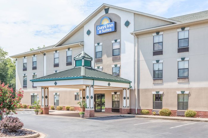 Days Inn & Suites Featured Image