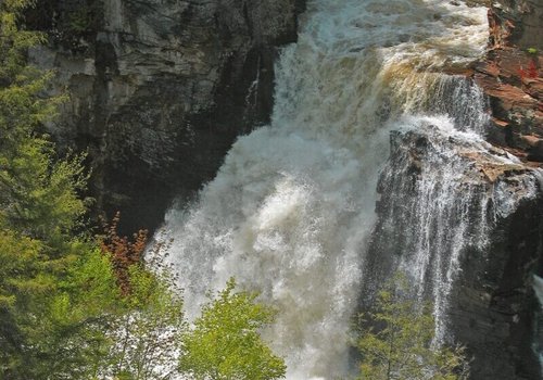 Linville-Falls-e1633633196730-800x700-c-default.jpg