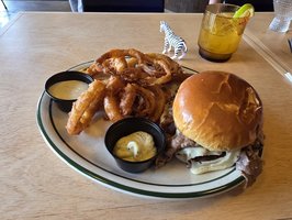 The Hedge | Counter & Cocktails