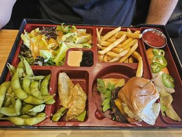 The Madness - Sushi, Burger & Bar