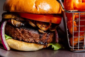 The Madness - Sushi, Burger & Bar
