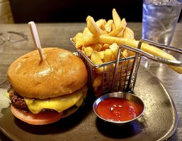 The Madness - Sushi, Burger & Bar