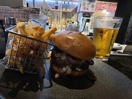 The Madness - Sushi, Burger & Bar